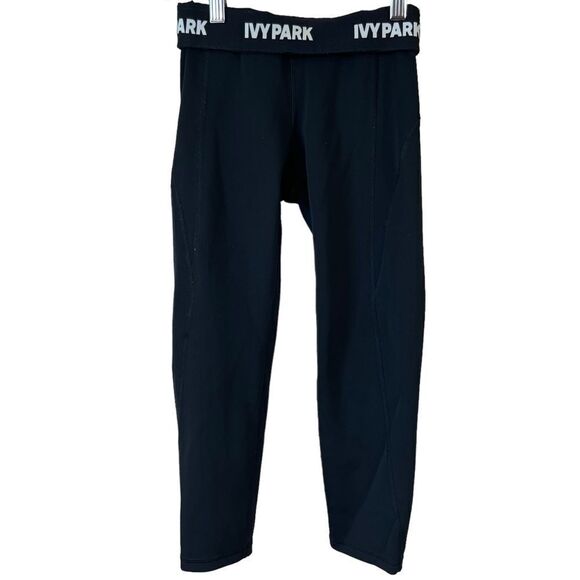 IVY PARK LOW RISE SCULPTURED CAPRI LEGGING - Picture 1 of 10